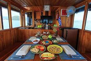 Komodo Cruise Boat