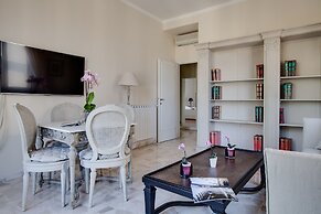 Kometa Suites & Apartments
