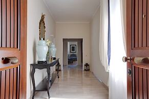 Kometa Suites & Apartments
