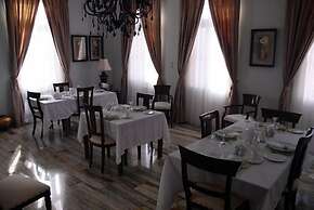 Korina Gallery Hotel