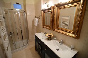 Korina Gallery Hotel