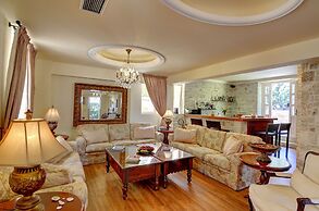 Korina Gallery Hotel