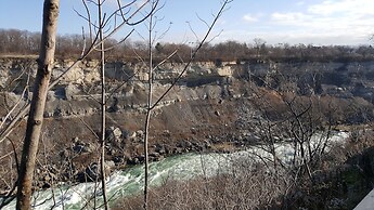River Rapids Inn