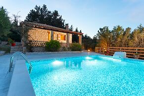 Liuba Houses