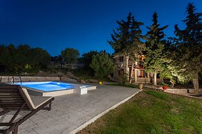 Liuba Houses