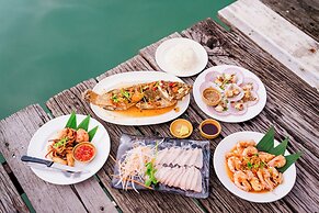 Salakphet Resort