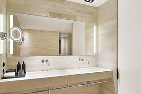 Roomers Baden-Baden, Autograph Collection