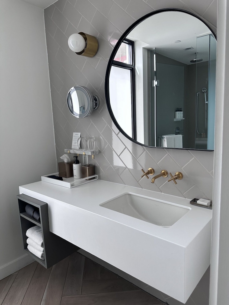 ANDAZ OTTAWA BYWARD MARKET, BY HYATT