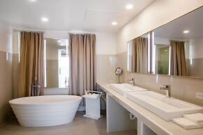 The Manoah Boutique Hotel