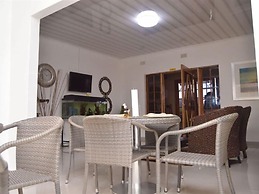 Crown Guest Lodge