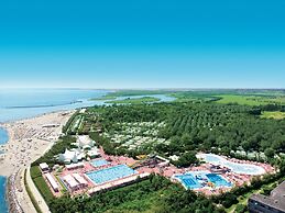Isamar Holiday Village