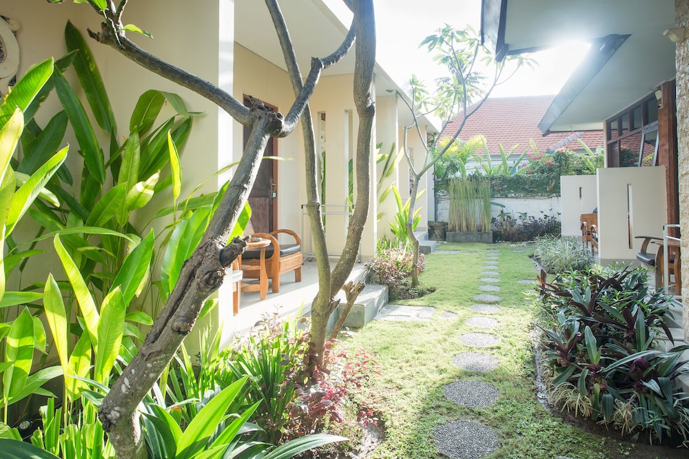 Blanjong Homestay by ecommerceloka