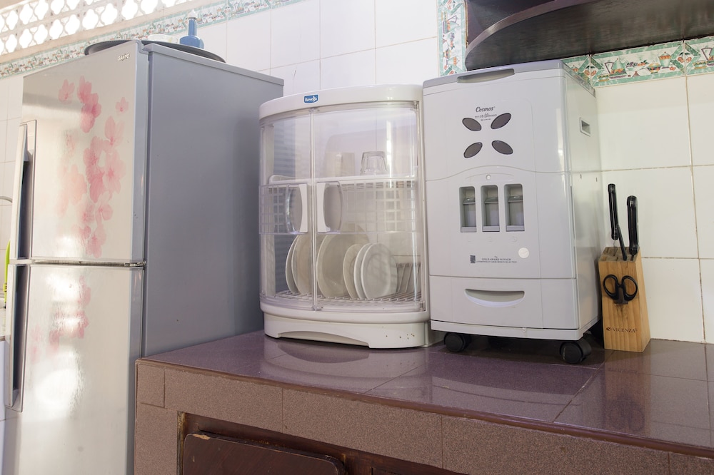 Blanjong Homestay by ecommerceloka