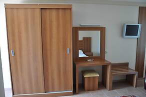 Moms Hotel