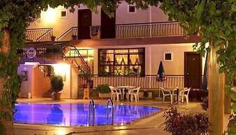 Moms Hotel
