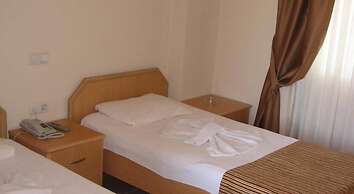 Moms Hotel