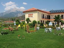 Moms Hotel