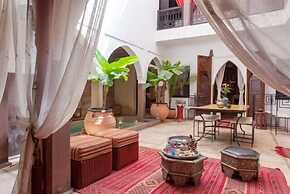 Dar Kamar Zamane - Adults Only