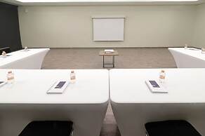 City Express Plus by Marriott Monterrey Galerias