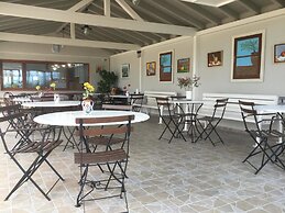 Ariadnes Holiday Accommodation II