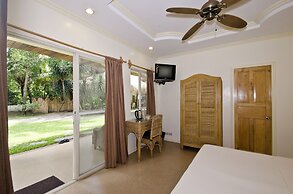 Mike's Dauin Beach Resort