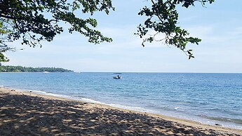 Mike's Dauin Beach Resort