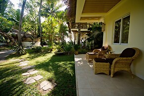 Mike's Dauin Beach Resort