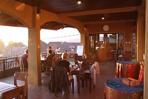 Guru Ratna Homestay