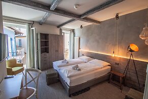 Seven Boutique Hotel