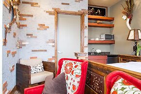 Retro Suites Hotel