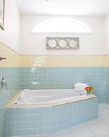 Retro Suites Hotel