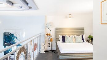 Retro Suites Hotel
