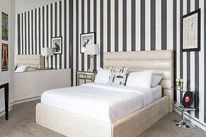 Retro Suites Hotel