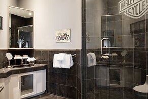 Retro Suites Hotel