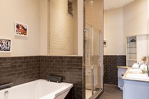 Retro Suites Hotel