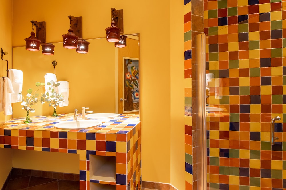 Retro Suites Hotel
