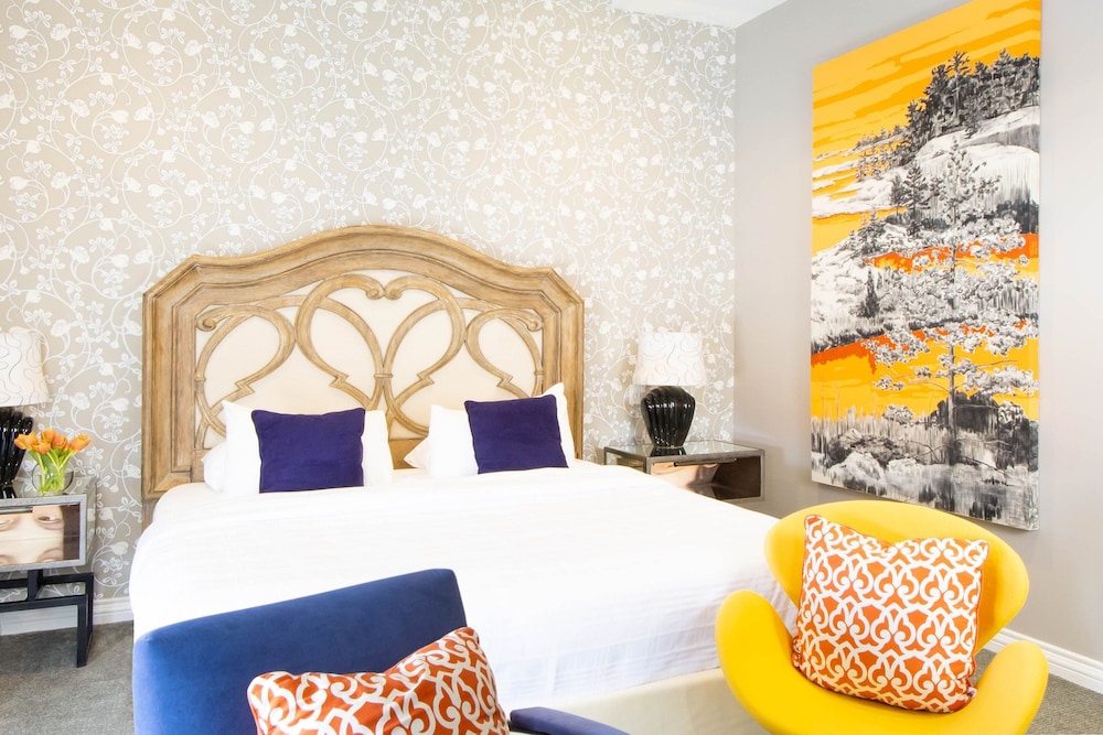 Retro Suites Hotel