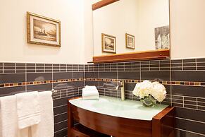 Retro Suites Hotel