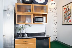 Retro Suites Hotel