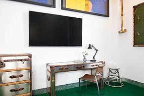 Retro Suites Hotel