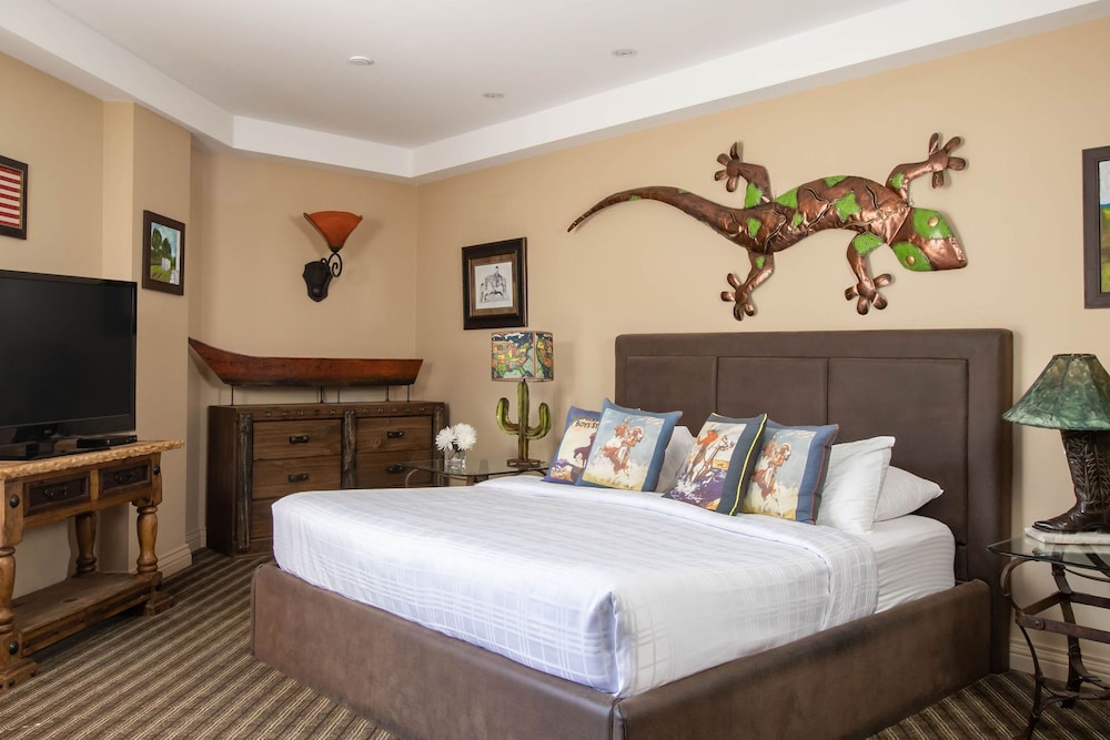 Retro Suites Hotel