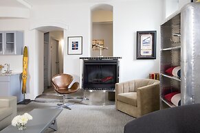 Retro Suites Hotel