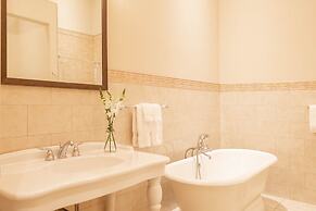 Retro Suites Hotel