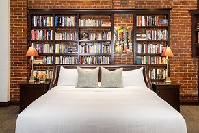 Retro Suites Hotel