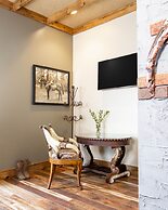 Retro Suites Hotel