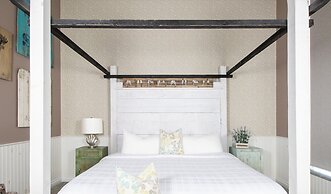 Retro Suites Hotel