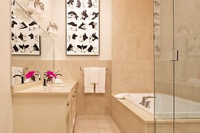 Retro Suites Hotel