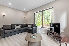 Nomi Resort