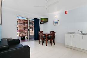 Cairns City Palms