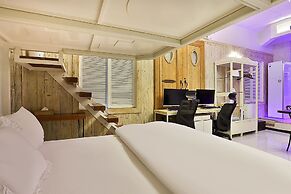 February Hotel Hwanggeum